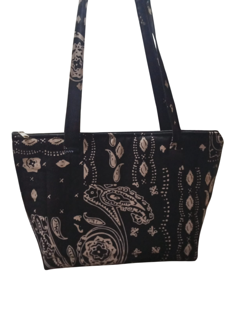 Upgrade your daily carry with our African Print Zip-Top Tote. Perfectly balancing functional design with high-impact aesthetics, this bag takes you from morning meetings to weekend brunch without missing a beat. Product Features: Secure Closure: Durable top zipper to keep your essentials safe. Spacious Design: Roomy interior for your laptop, makeup bag, and daily essentials. Sturdy Straps: Reinforced shoulder straps for comfortable all-day wear. Premium Fabric: 100% authentic African Wax Print (Ankara) with a structured lining.